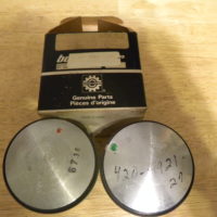 NOS SKI DOO 440 PISTONS